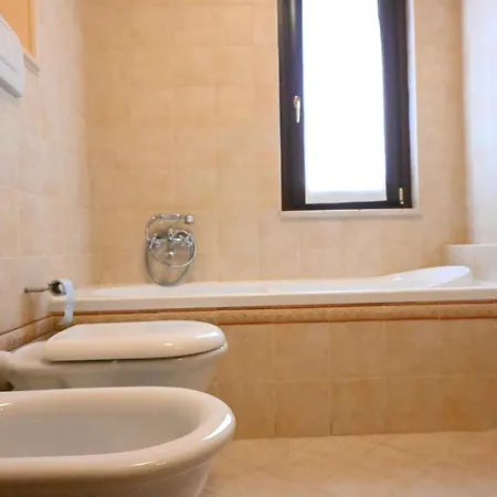 Se160 - Senigallia, Comodo Trilocale Con Patio * Сенигаллия